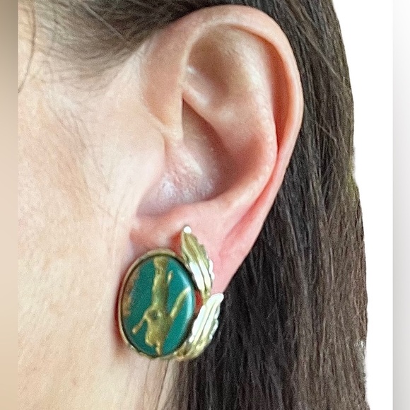 Vintage Coro Green Lucite with Gold Tone Clip On Earrings 1919-1940’s Lovely EUC - Picture 2 of 3